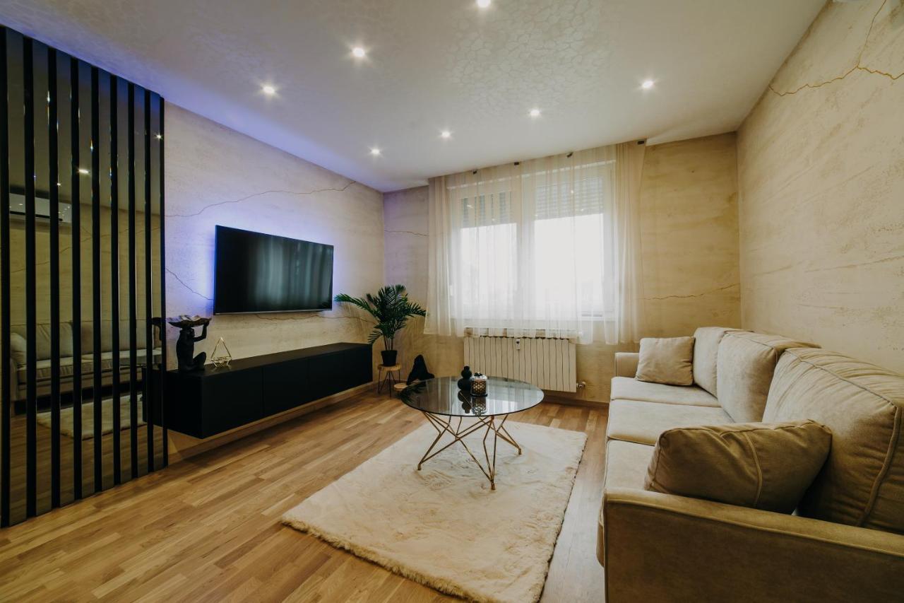Apartman Stari Toranj II Apartamento Vukovar Exterior foto