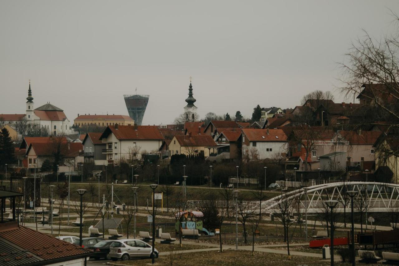 Apartman Stari Toranj II Apartamento Vukovar Exterior foto