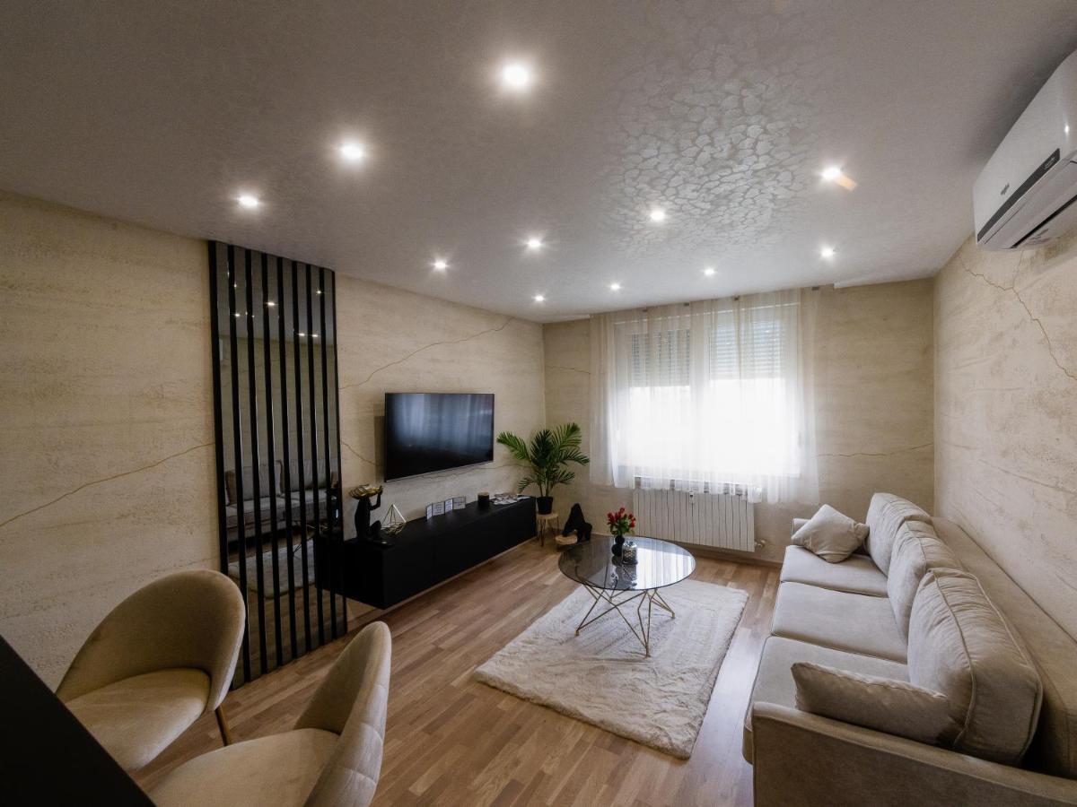 Apartman Stari Toranj II Apartamento Vukovar Exterior foto