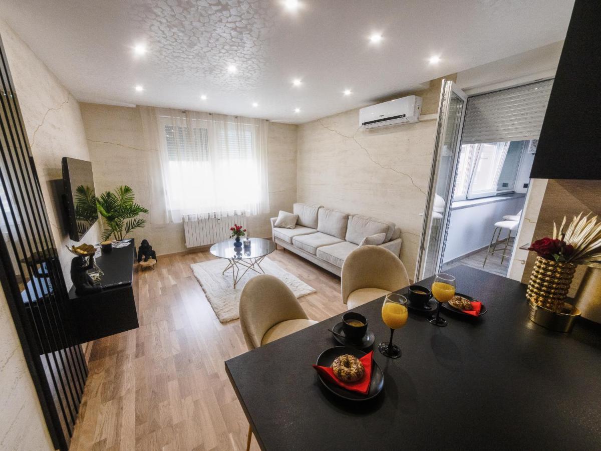 Apartman Stari Toranj II Apartamento Vukovar Exterior foto
