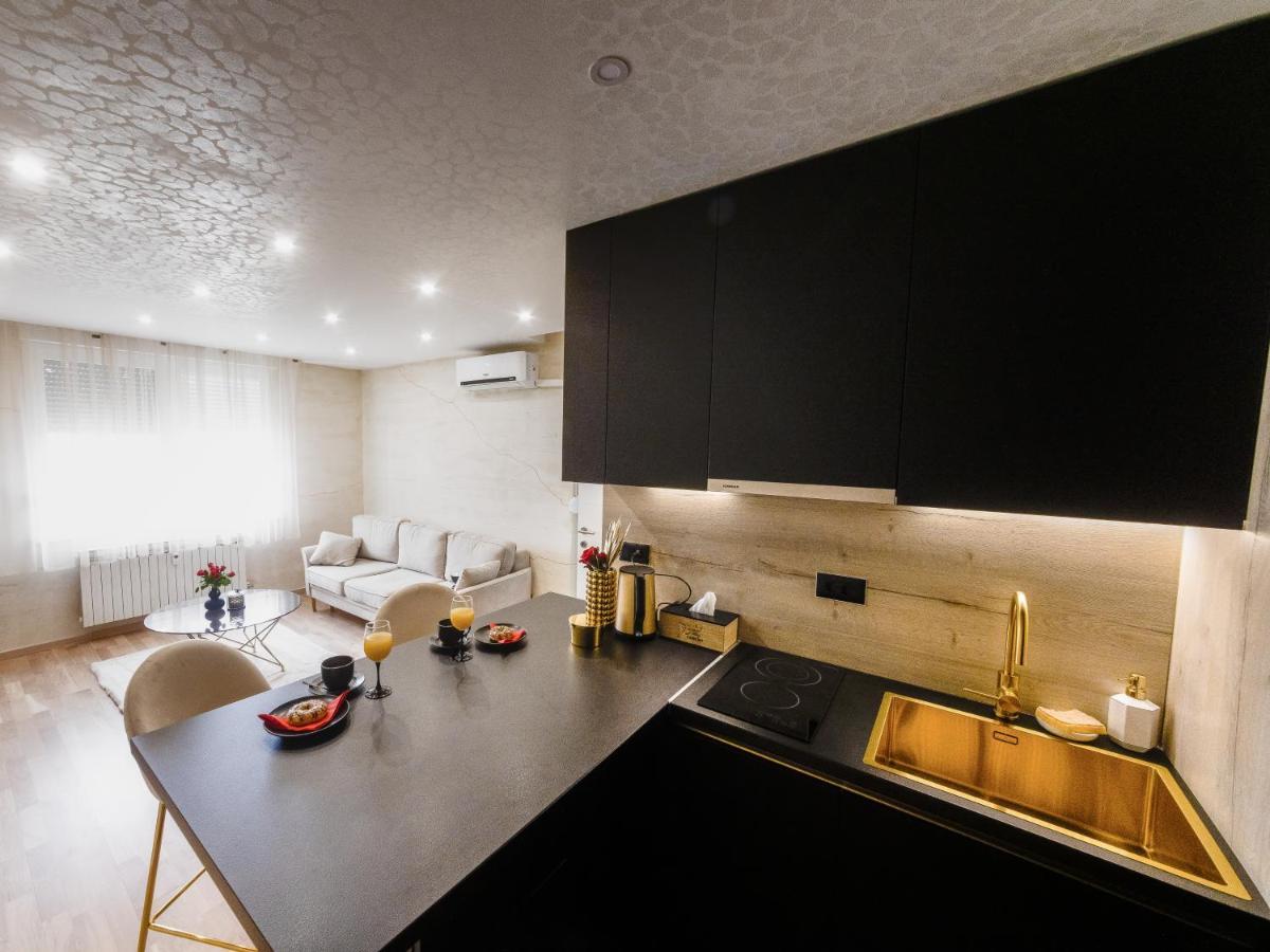 Apartman Stari Toranj II Apartamento Vukovar Exterior foto